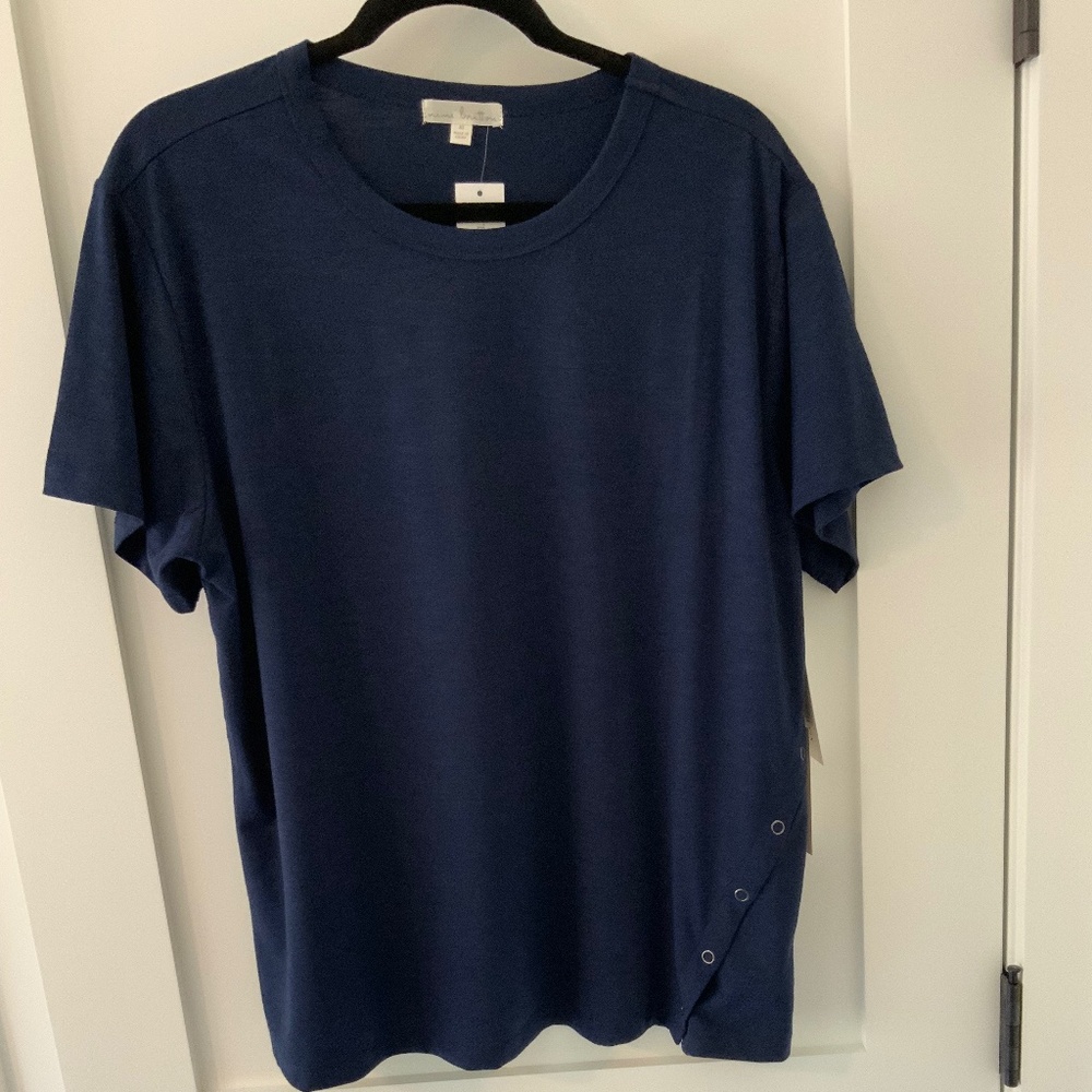 Nine Britton tee nwt